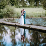 Mariage élégant au bord du lac