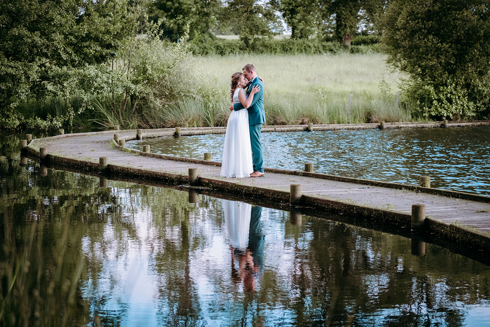 Mariage élégant au bord du lac